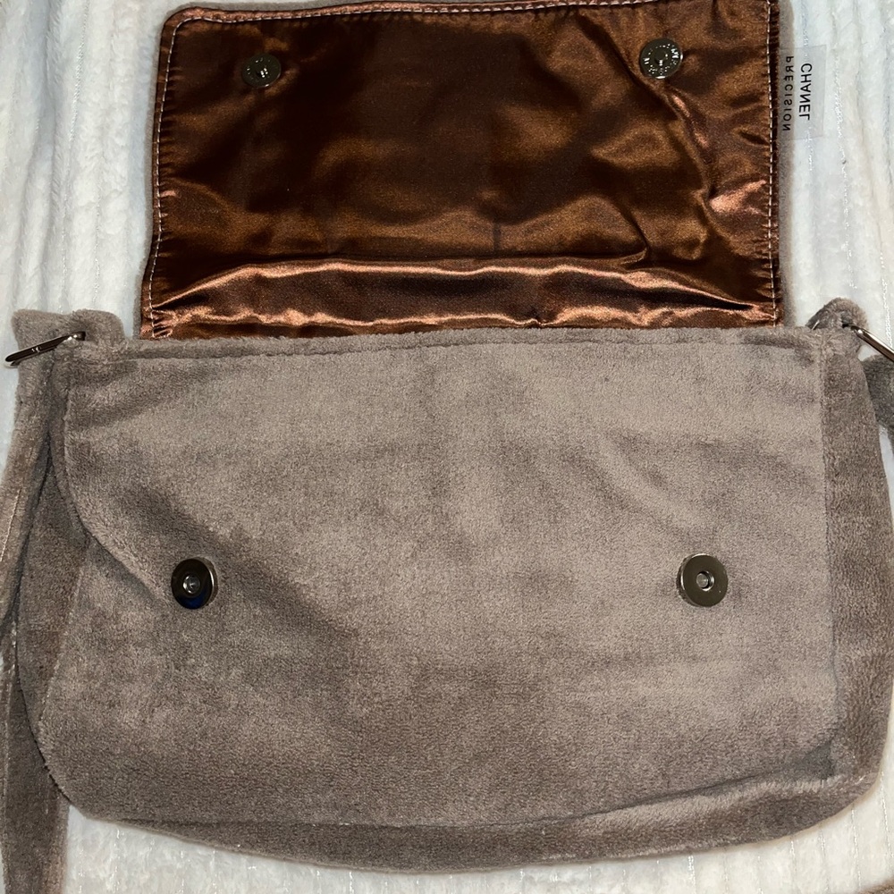 Chanel precision VIP GWP Terry cloth
Brown w/White logo crossbody
Shoulder Bag - Picture 9 of 9